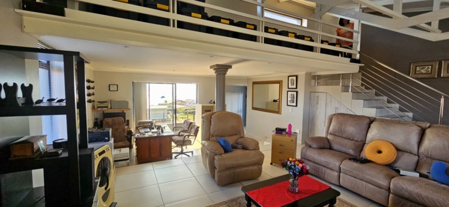 4 Bedroom Property for Sale in Perlemoenbaai Western Cape